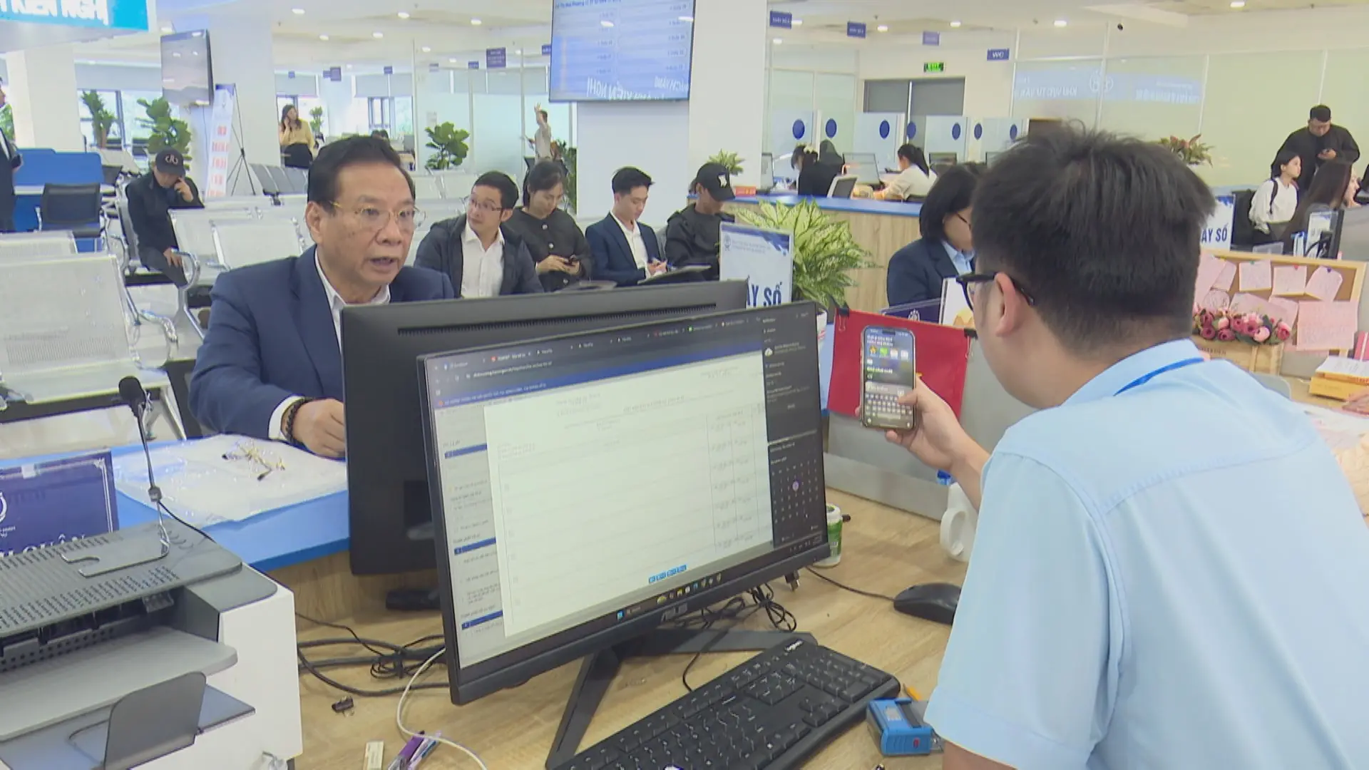 Lợi ích khi thực hiện TTHC không phụ thuộc địa giới hành chính | Phóng sự | 21/12/2025